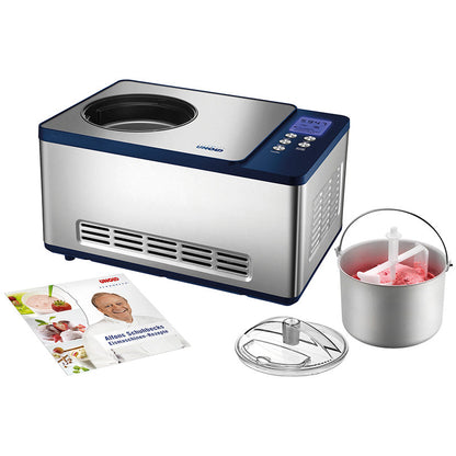 Die Unold Eismaschine Schuhbeck Exklusiv inklusive Eisbuch 1,5L verfügt über eine digitale Anzeige, ein silber-blaues Design, einen transparenten Deckel, eine Metall-Rührschüssel mit rosa Eis und wird mit einem Rezeptheft geliefert.