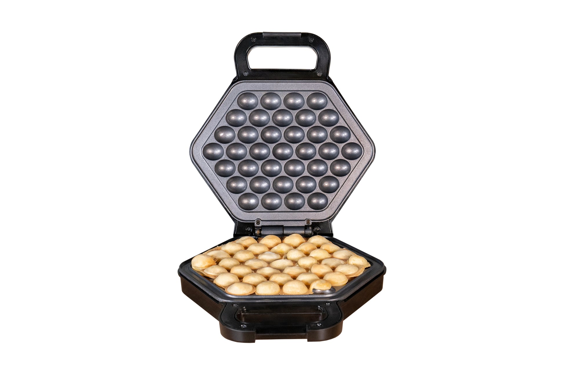 Der Unold Bubble Waffelmaker Bobby, geöffnet auf weißem Hintergrund, zeigt im Inneren eine Ladung runder, goldener Eierwaffeln.