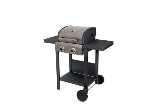 Der Unold Barbecue Grill-Wagen Buddy ist ein zweiflammiger Gasgrill mit Deckel, Seitenablage, Bedienknöpfen, unterer Ablagefläche und zwei Rädern für die Mobilität, abgebildet auf weißem Hintergrund.