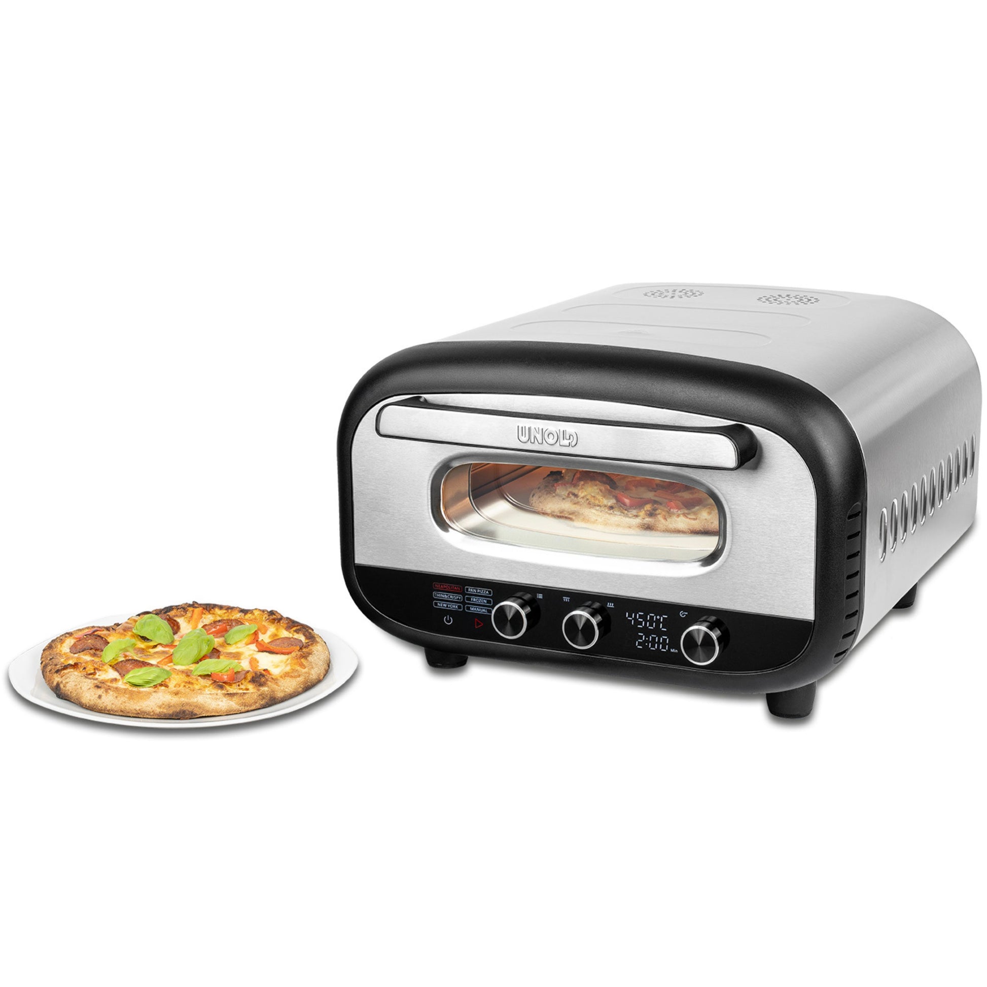 Der Unold Pizzaofen Alfredo, ein Aufsatzpizzaofen aus Edelstahl mit Glasfenster und Bedienknöpfen, backt eine Pizza. Eine fertige Pizza mit Belag wird auf einem weißen Teller neben dem Ofen serviert.