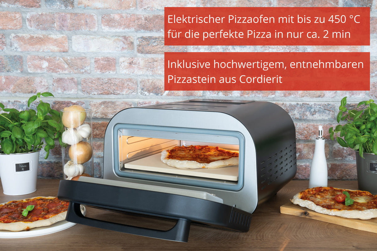 Der Unold Pizzaofen Don Luigi steht auf einer Holzplatte und backt eine Pizza. Zwei fertige Pizzen liegen daneben, mit frischem Basilikum, Tomaten und Olivenöl. Deutsche Produktdetails sind im Bild zu sehen.