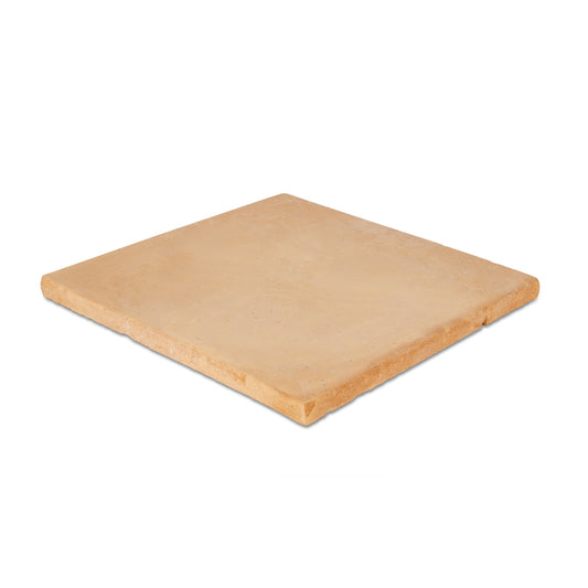 Ein quadratischer, flacher „Biscotto Pizzastein Eckig für Pizzaofen Luigi 68816“ von Unold AG, in Hellbraun mit glatten Oberflächen und leicht rauen Kanten, vor weißem Hintergrund abgebildet.
