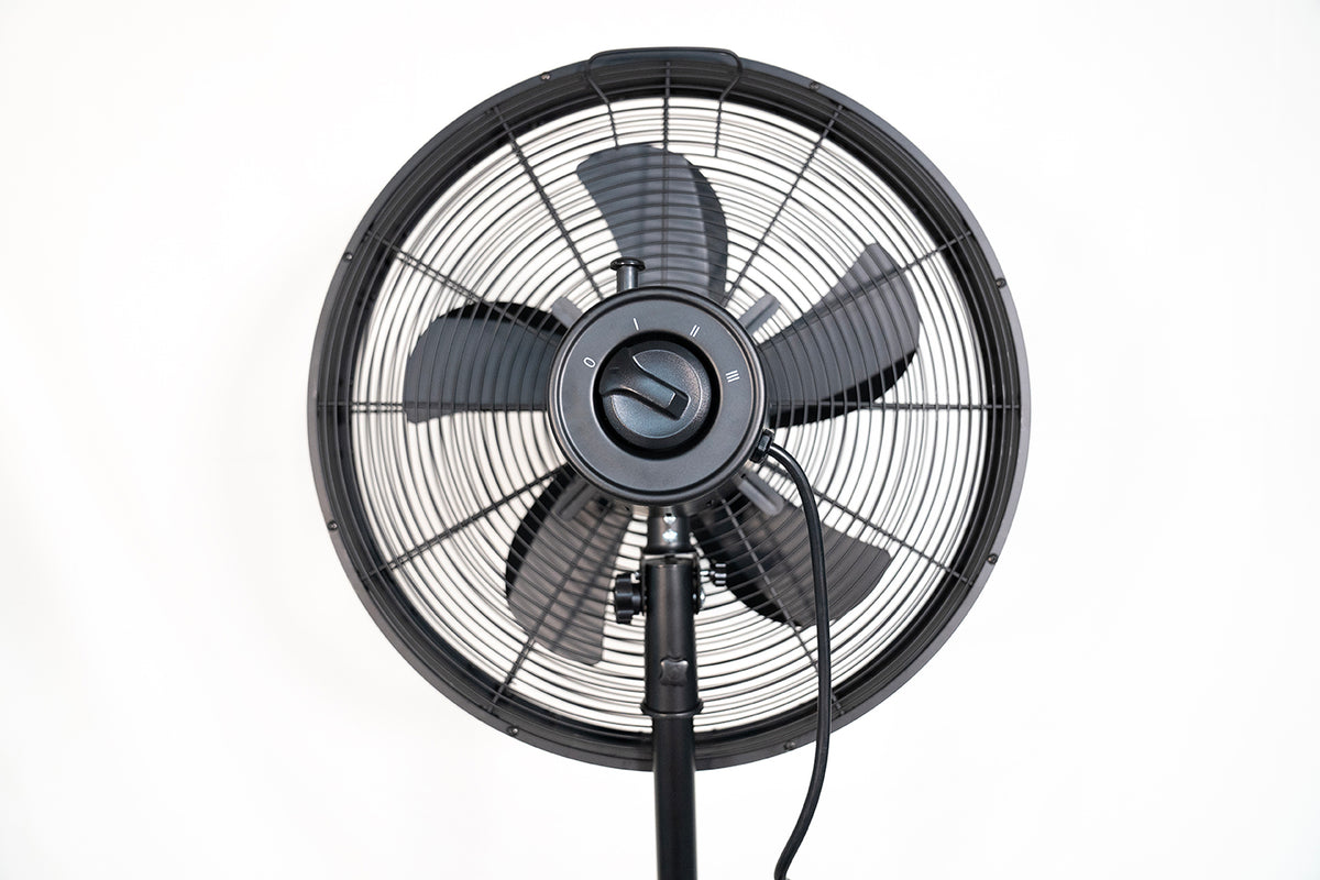 Der Unold Standventilator Black Steel ist ein schwarzer Standventilator mit fünf Flügeln, einem Schutzgitter und einem zentralen Drehregler, der von vorne auf weißem Hintergrund abgebildet ist.