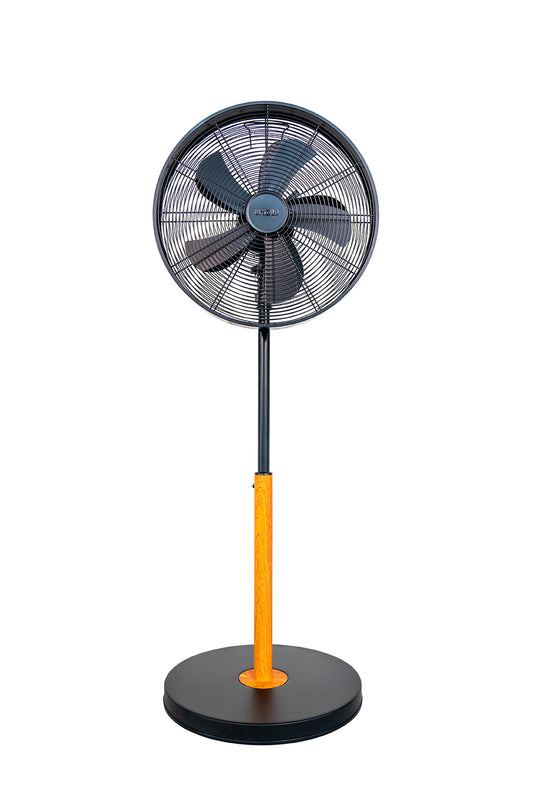 Der Unold Standventilator Black Steel ist ein schwarz-orangefarbener Standventilator mit fünf Flügeln in einem Drahtkäfig, einem runden Sockel und einer aufrechten Stange, abgebildet vor einem weißen Hintergrund.