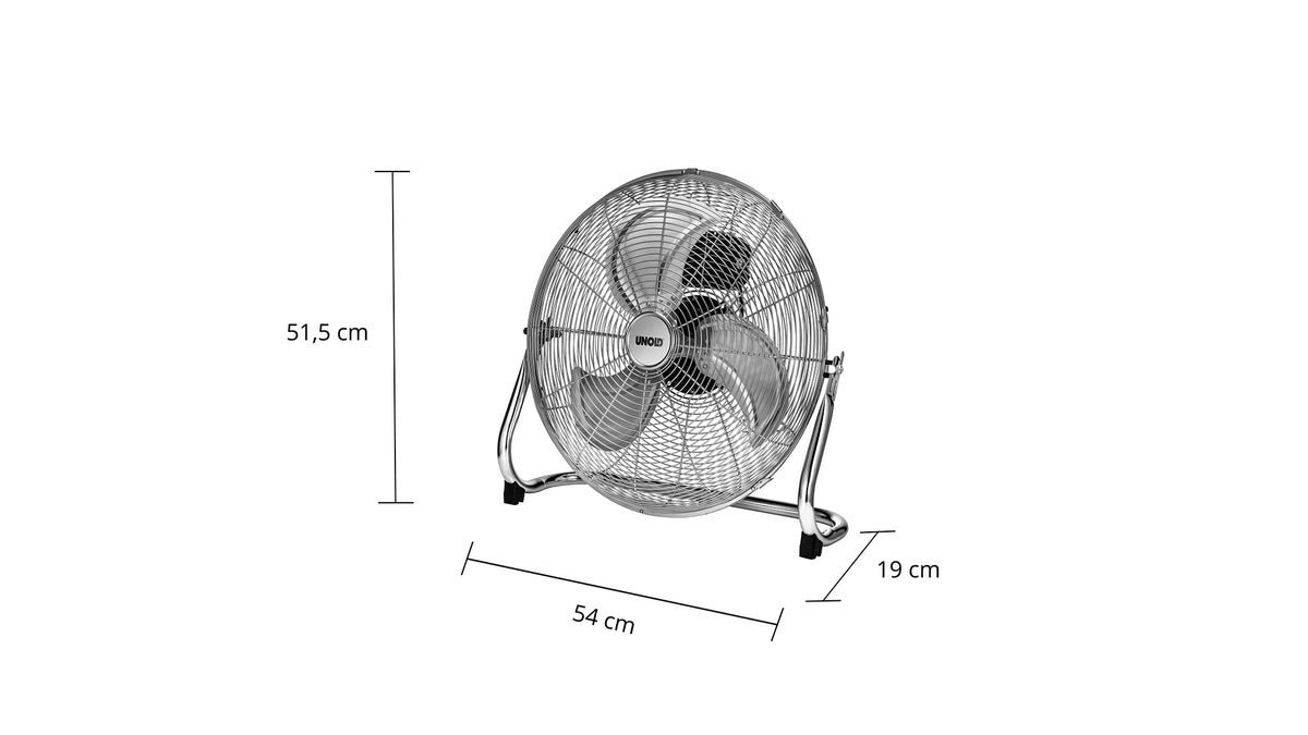 Der Unold WINDMASCHINE SPEED ist ein silberner Standventilator aus Metall mit drei Flügeln. Er ist 51,5 cm hoch, 54 cm breit und 19 cm tief. Er verfügt über einen geschwungenen Standfuß und ein Schutzgitter aus Draht.