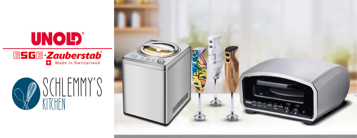 Die Logos von Unold, ESGE-Zauberstab und Schlemmys Kitchen neben einer Eismaschine, drei gemusterten Stabmixern und einem Pizzaofen.