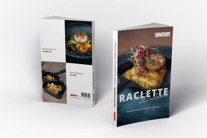 Gezeigt werden zwei „Raclette Multi 4 in 1 inklusive Raclette Buch“-Kochbücher von Unold: Das eine zeigt auf der Vorderseite ein geschmolzenes Käsegericht mit Sprossen, das andere zeigt auf der Rückseite Essensfotos und Text.