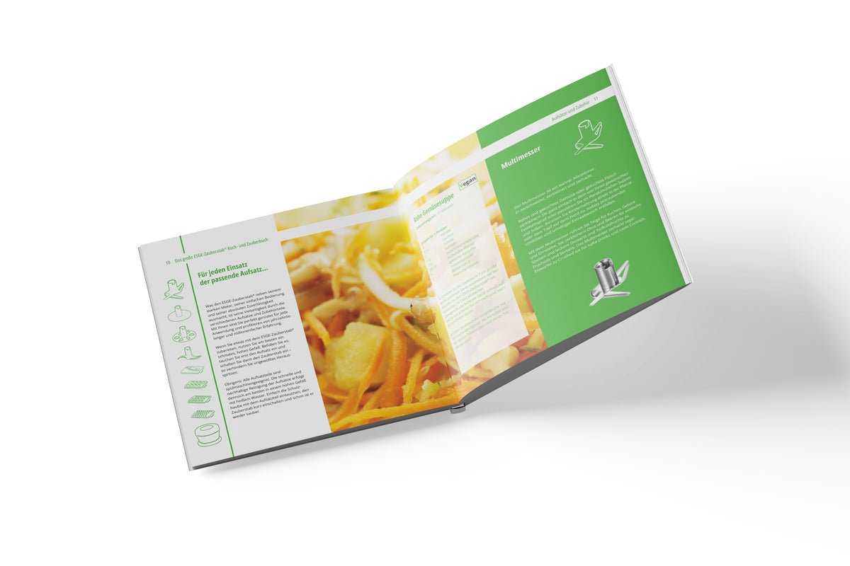 Das große ESGE-Zauberstab® Koch- und Zauberbuch von ESGE Zauberstab liegt offen auf weißer Fläche, zeigt Pasta, Rezepte mit Text, grüne Icons und modernes Layout – perfekt für inspirierende Kochideen.