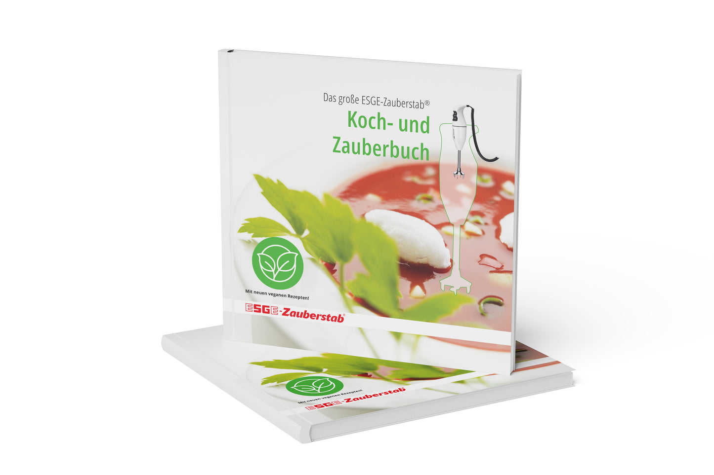 Der ESGE Zauberstab Das große ESGE-Zauberstab® Koch- und Zauberbuch verfügt über einen Umschlag mit einer Tomatensuppe, Kräutern und einer Stabmixer-Illustration; ein weiteres Exemplar liegt flach darunter.