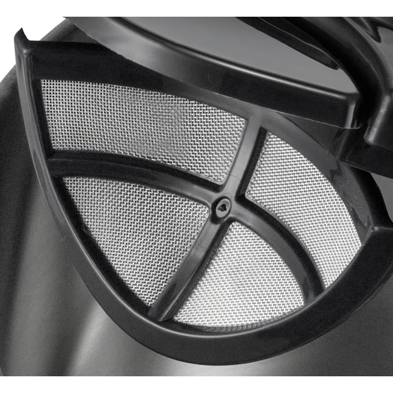 Nahaufnahme des Kalkfilters für die BLITZKOCHER Edition Schwarz / Blau / Weiß von Unold: ein Metallgewebefilter mit schwarzem Kunststoffrahmen und geschwungenem, segmentiertem Design, wie er typischerweise in Wasserkochern verwendet wird.