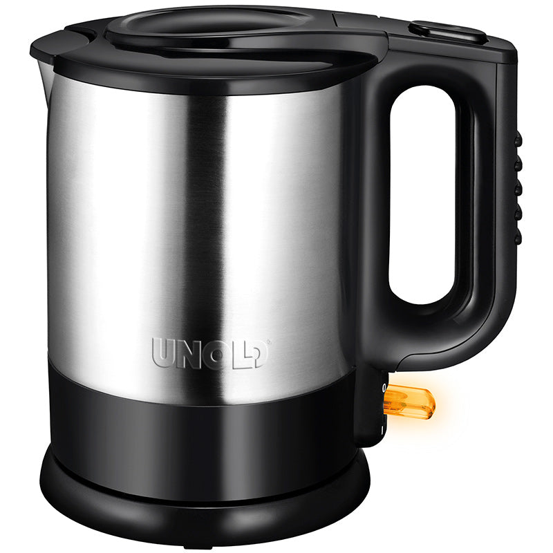 Der Unold Blitzkocher Edition 1,5 L ist ein Wasserkocher aus Edelstahl mit schwarzem Griff und Standfuß, Ausguss, Klappdeckel und orangefarbener Kontrollleuchte am Boden.