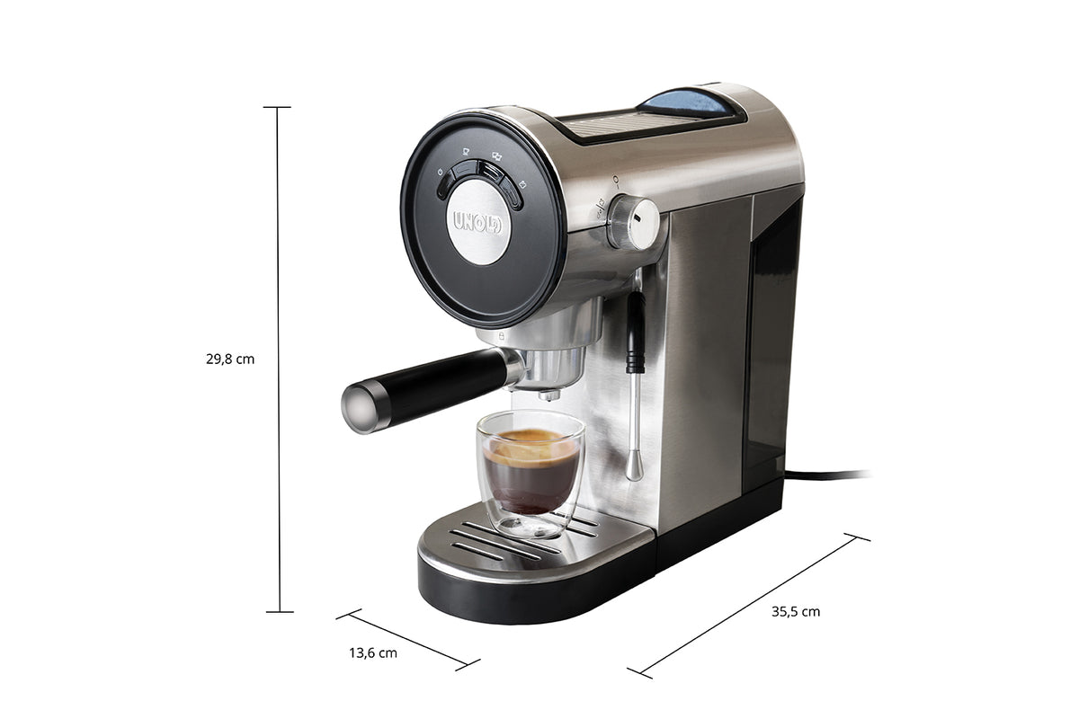 Die Unold Espressomaschine Piccopresso ist eine moderne, kompakte Espressomaschine aus Edelstahl (29,8 cm hoch, 35,5 cm tief, 13,6 cm breit) mit sichtbarem Netzkabel und einer Tasse Espresso unter dem Siebträger.