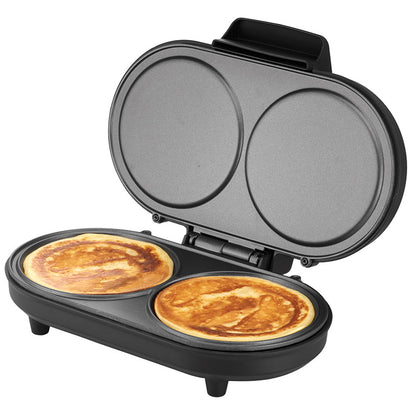 Der Unold Pancake-Maker American ist in Schwarz mit geöffnetem Deckel abgebildet, auf dessen antihaftbeschichteter Oberfläche zwei goldbraune Pfannkuchen gebacken werden.