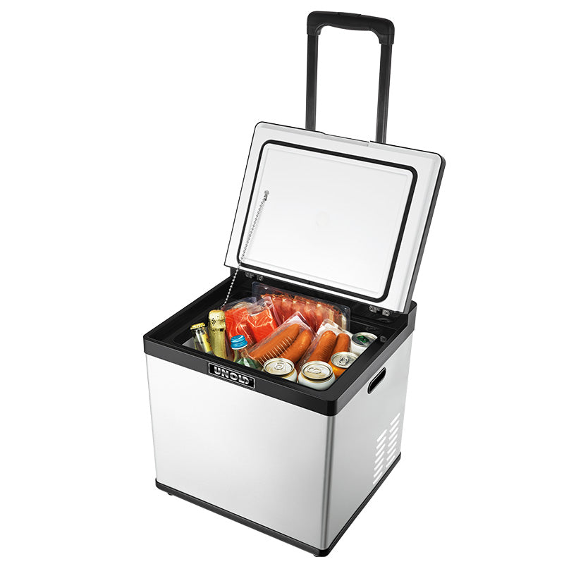 Die Unold Kühl-/Gefrierbox Mobil ist eine tragbare Kühlbox mit Griff und offenem Deckel, in der Flaschen, Dosen und verpackte Lebensmittel präsentiert werden können.