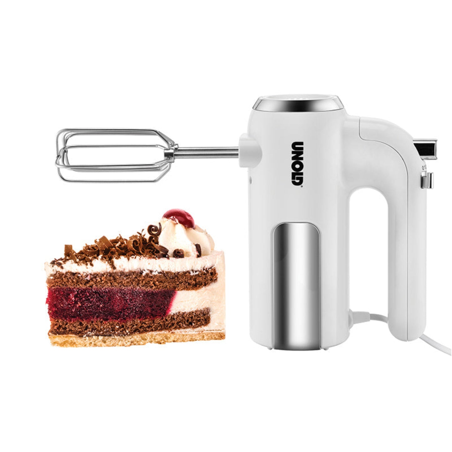 Der Unold Handmixer 3 in 1 mit Chrom-Akzenten steht neben einem Stück Schichttorte mit Sahne, Kirschen und Schokoladenraspeln vor einem weißen Hintergrund.