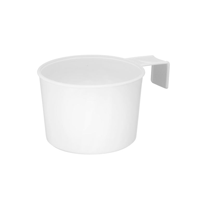 Die Unold Tasse für REISEBLITZKOCHER 8210 / 8215 ist ein weißer Messbecher aus Kunststoff mit einem flachen, rechteckigen Griff, der vom Rand ausgeht und auf einem schlichten weißen Hintergrund abgebildet ist.